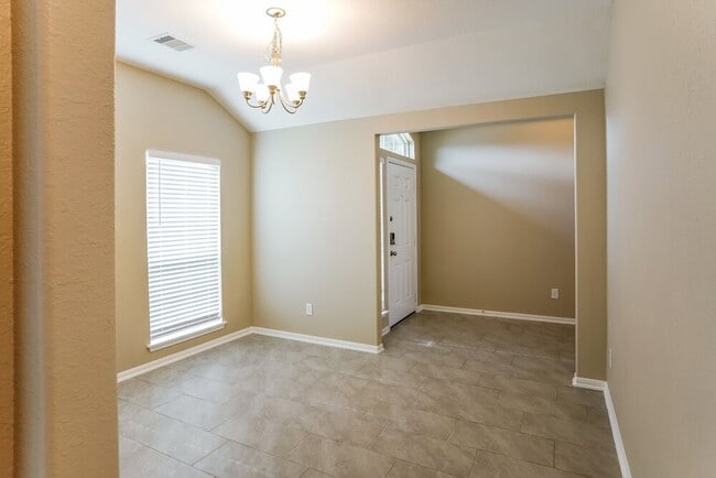 Photo - 1902 Walnut Green Cir