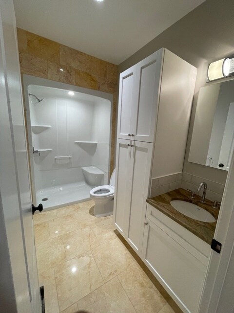 walk-in shower / bath room - 70 Bardwell St Unit 70B