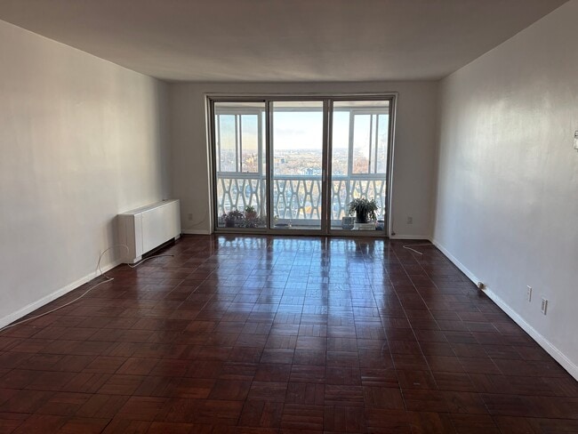 Photo - 2000 Linwood Ave Unidad # 14Y