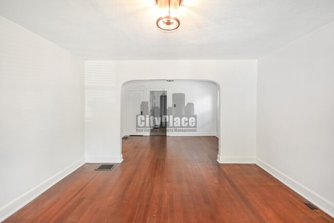 Photo - 810 N Gladstone Ave