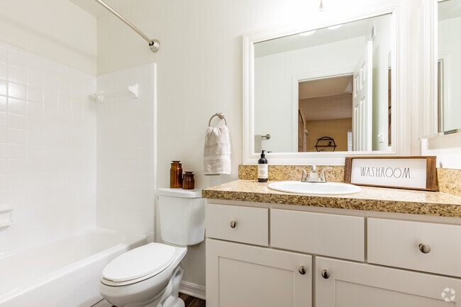1 BR, 1 BA - 570 SF