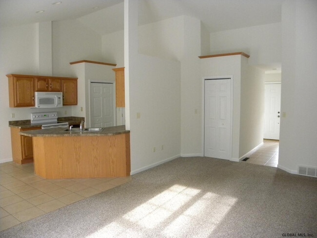 Photo - 2 Red Maple Ln
