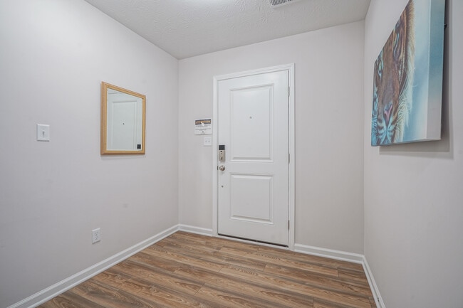 Photo - 2901 W New York St