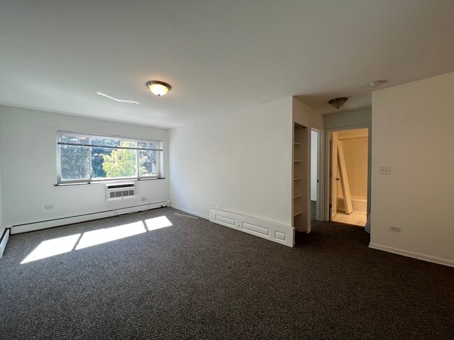 Building Photo - 736 W Buena Ave Rental
