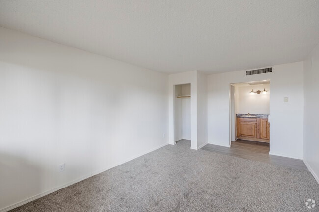 Studio - 251SF - Living Room - Santa Fe