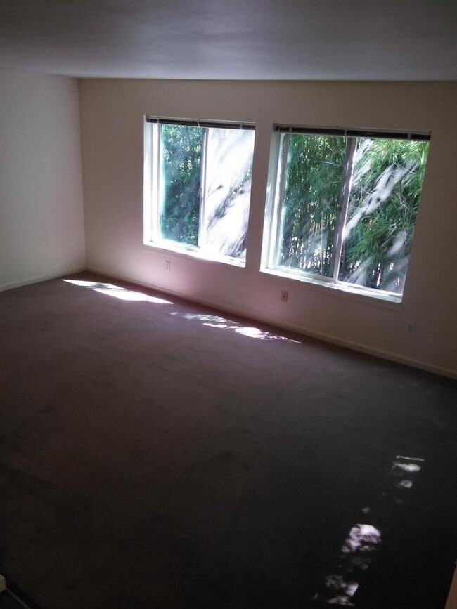 Photo - (560) 21st Street Duplex - 2 Bedroom / 2 Bathroom Unit 539