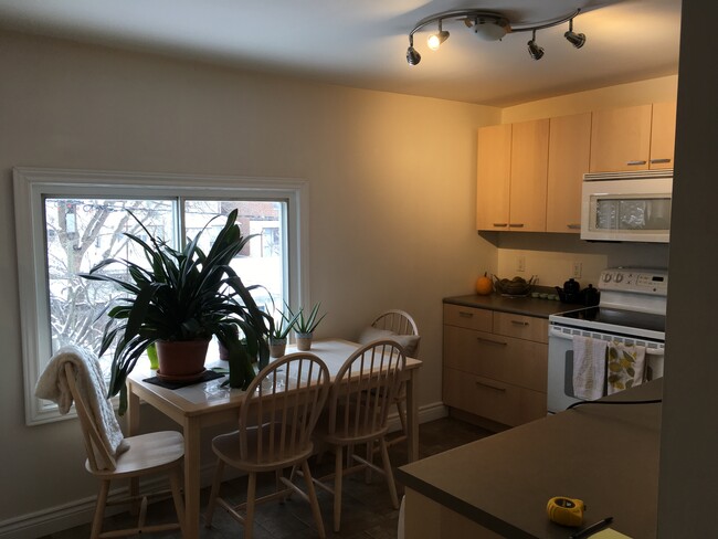 167 Silverthorn Av Unit 2