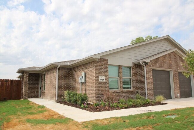 Photo - SENSATIONAL 3/2/ Duplex Home Coming Soon i...