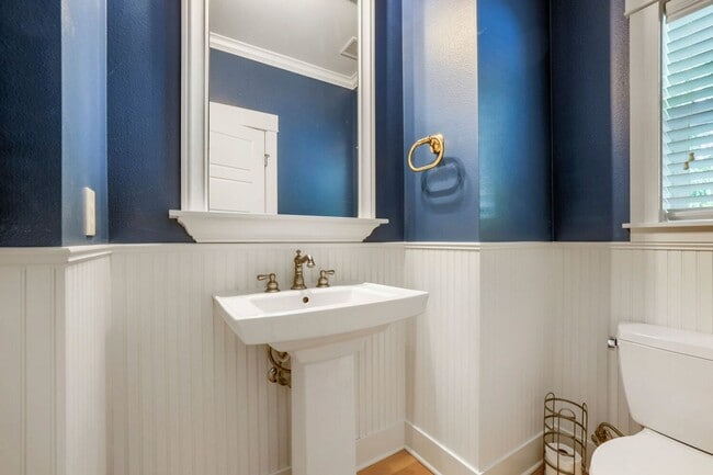 Photo - 5bd/3.5ba Bellevue Hoome