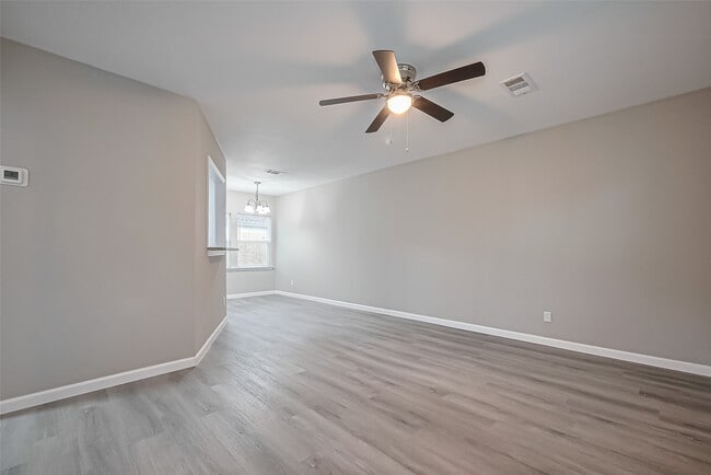 Building Photo - 1739 W 5th St Rental