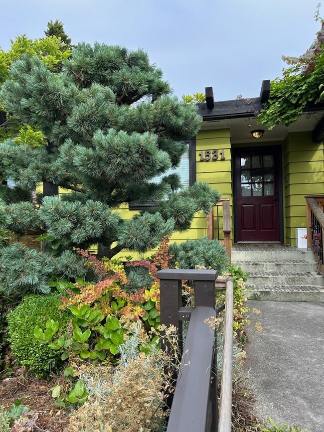 Building Photo - Cozy 2 Bedroom in Charming Everett Neighbo... Rental