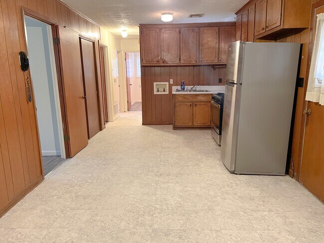 Dining Room/Kitchen - 523 Woodbrook Dr