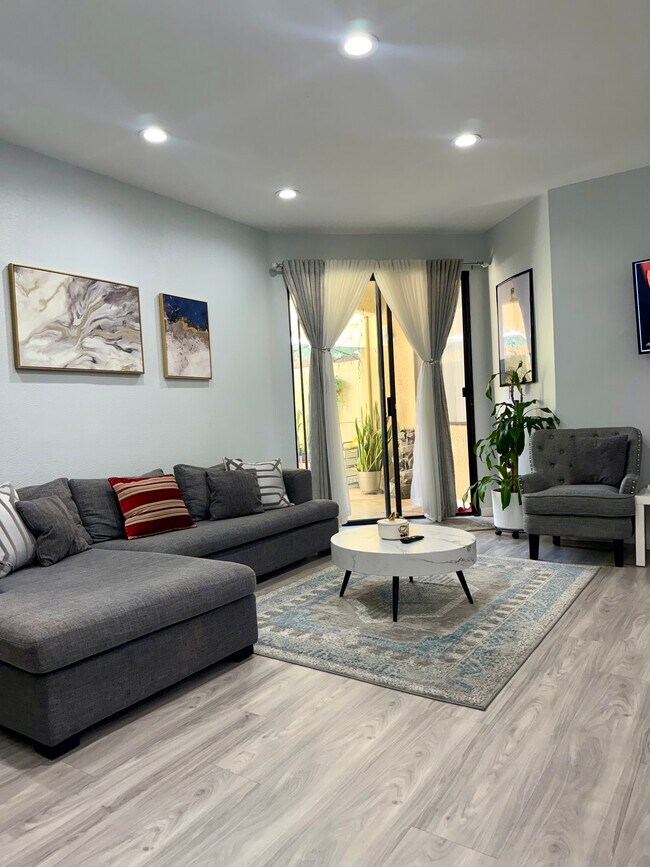 19009 Sherman Way Unidad 16