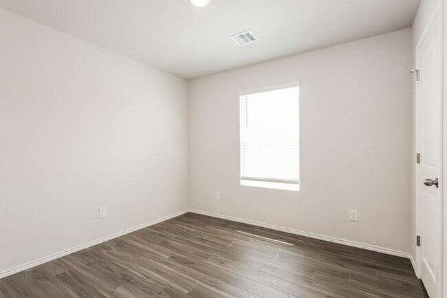 Photo - 1911 Malus Way