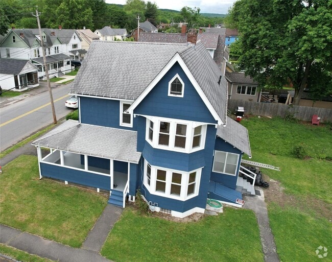 Building Photo - 203 W Main St Rental