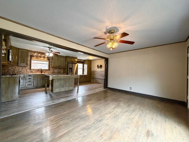 Photo - 2811 Thrush Dr