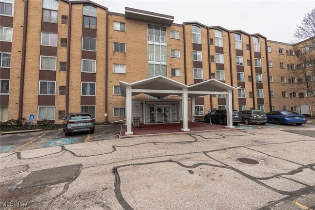 Building Photo - 25735 Lorain Rd Unit 421