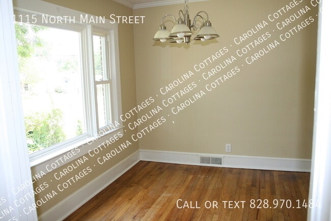 Photo - 1115 N Main St
