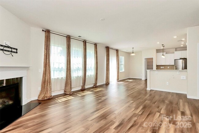 Photo - 16027 Harbor Hill Dr