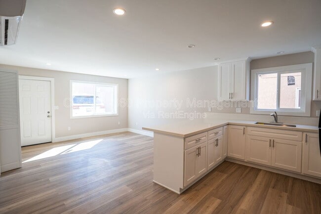 Building Photo - 1421 Obispo Ave Unit A