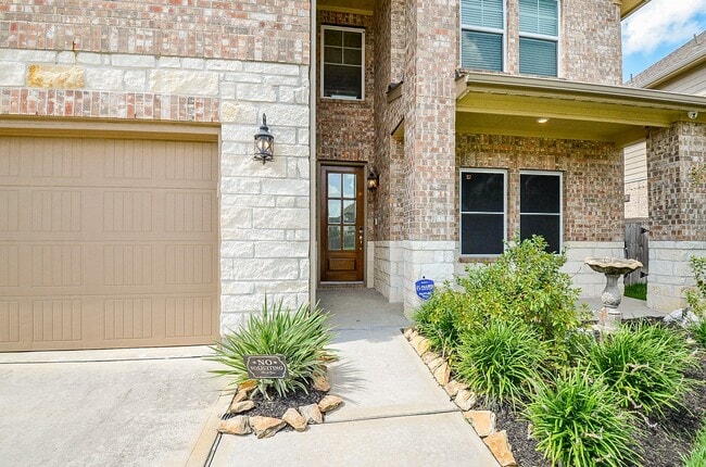 21303 Adela Pt
