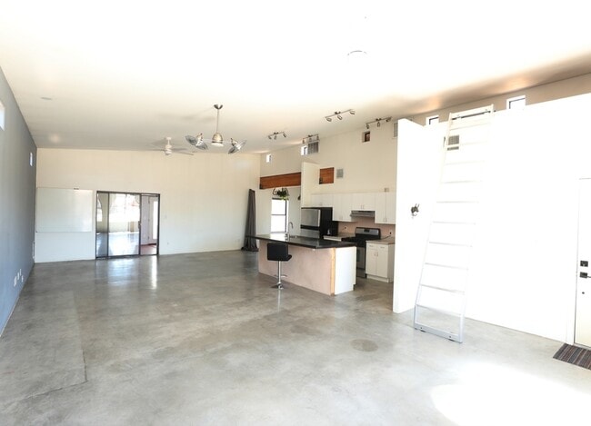 Photo - 421 E Lester St