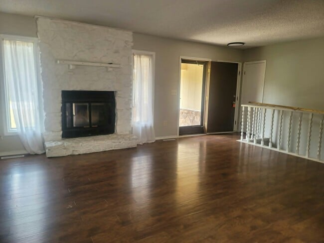 Photo - 1460 N Northwest Pkwy