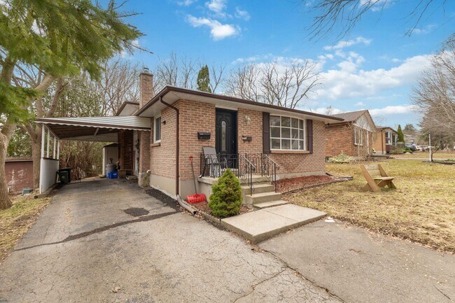 Photo - 156 Paperbirch Crescent