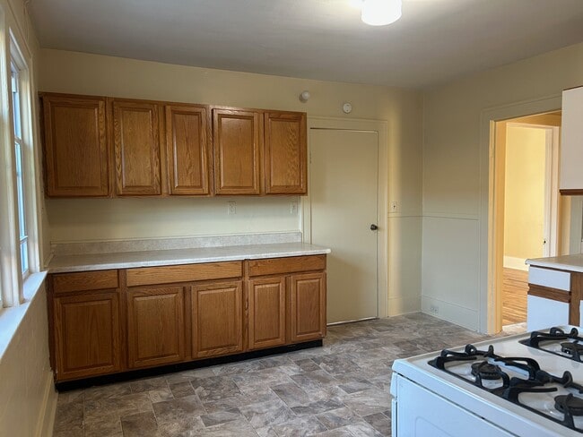 kitchen - 109 Hawthorne Ave Unit 2d Floor