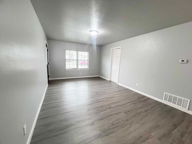 Photo - Updated Home in the Heart of NW OKC – Excellent Location!