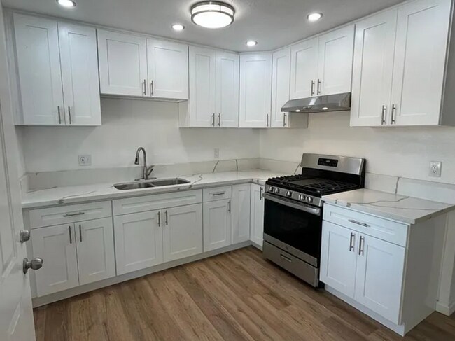 Photo - 2519 S Rowell Ave Unit #B