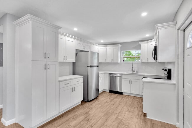 Building Photo - 2223 Gordon St Unit A