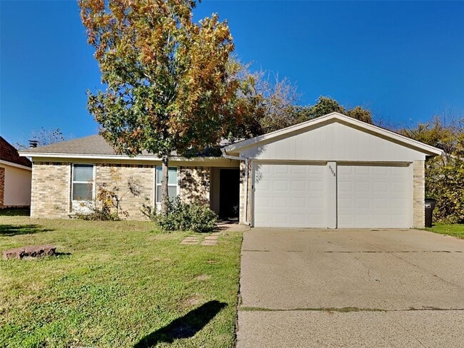 Building Photo - 3 BR/2BA | Renovated Single Family Home |  | 2-Car Covered Parking | Gated backyard!