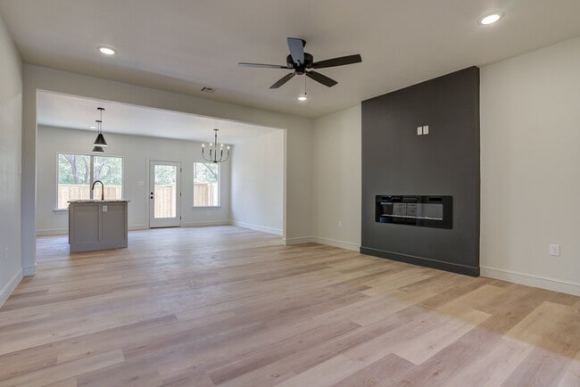 2405 Joliet Ave