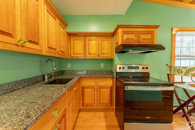 Building Photo - 47 Stuart Ave Rental