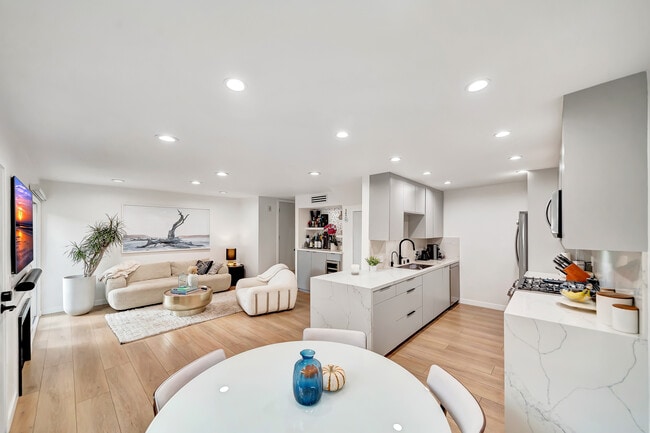 Photo - 14727 Magnolia Blvd