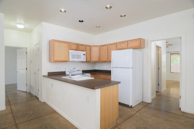 Photo - 1312 E 8th St Unidad 1