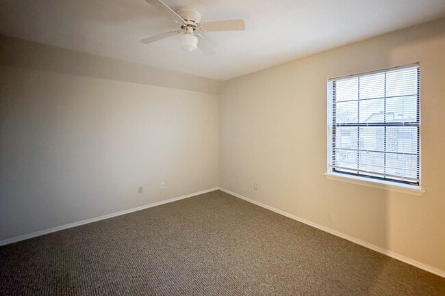 Photo - Gorgeous Upstairs 2 Bed 2 Bath In The Heart Of Norman!