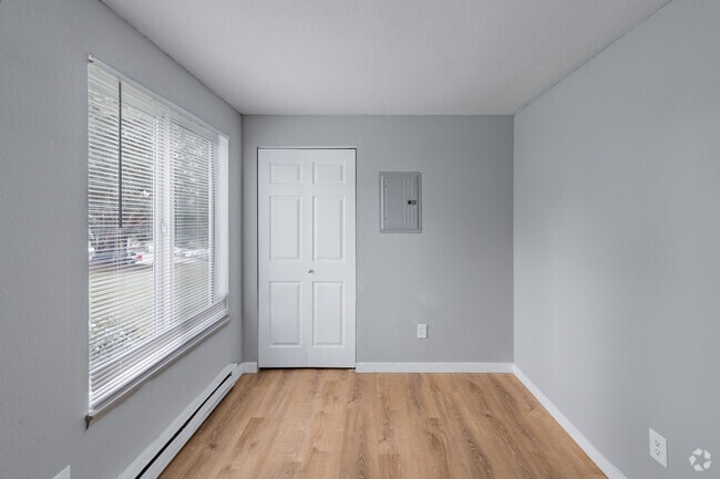 2BR, 1BA - 743SF - Bedroom