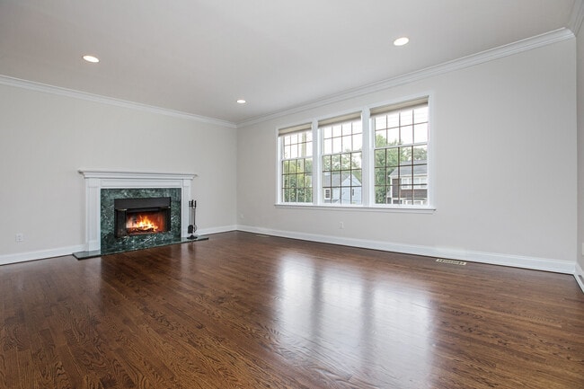 Photo - 423 English Pl