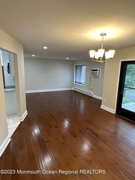 35 Amberly Dr