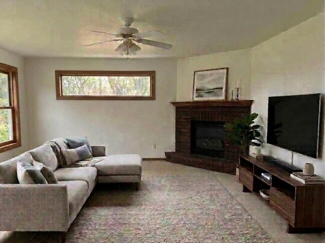 Living Room - W3132 Glenbrooke Ct