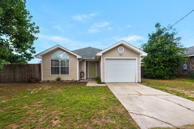 Building Photo - "Charming 3-Bed, 2-Bath Home in Mary Esthe...