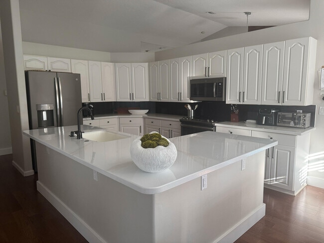 Photo - 1774 Primrose Ln