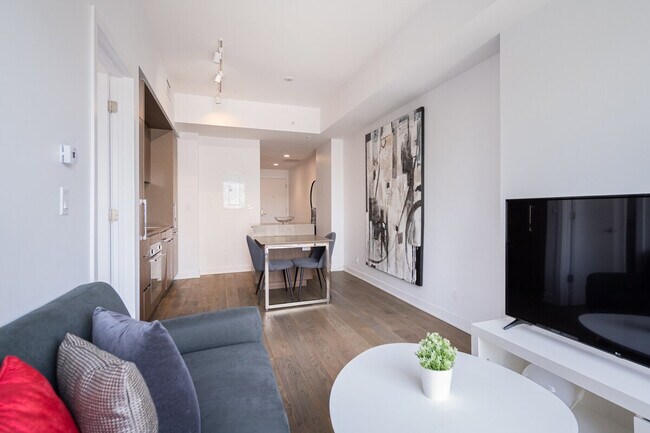 Photo - 100 Av. des Canadiens-de-Montréal Unit SI ID1261847P