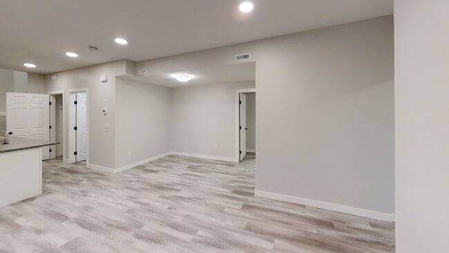 Photo - 13001-13104B 104B St