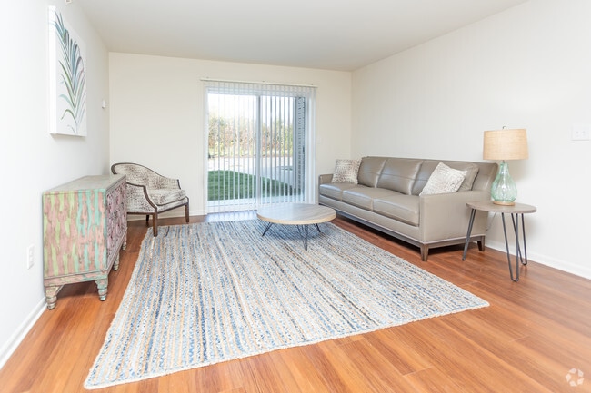 2BR, 1BA - 960 SF