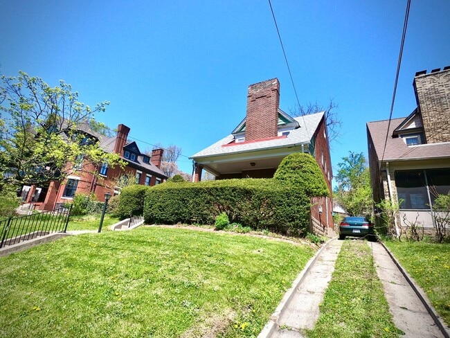 Photo - 8/1 Fantastic Location. Fenced Yard. 4 bed 2 bath. Porch. Hardwood. Close to CMU