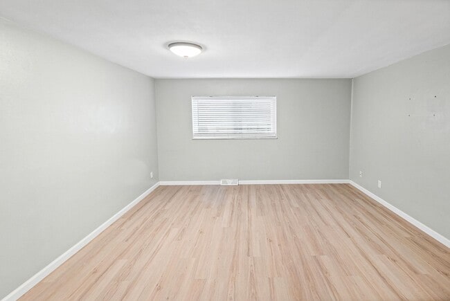 Photo - 113 E Apple St