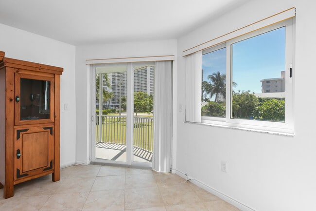 Photo - 2700 Banyan Rd Unit 23